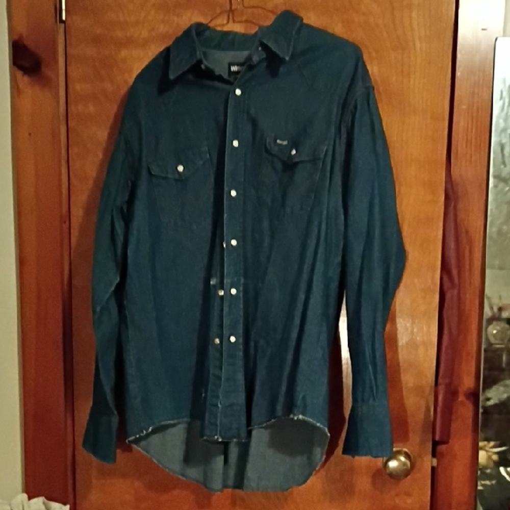 Wrangler Men's Dark Blue Button Down Shirt